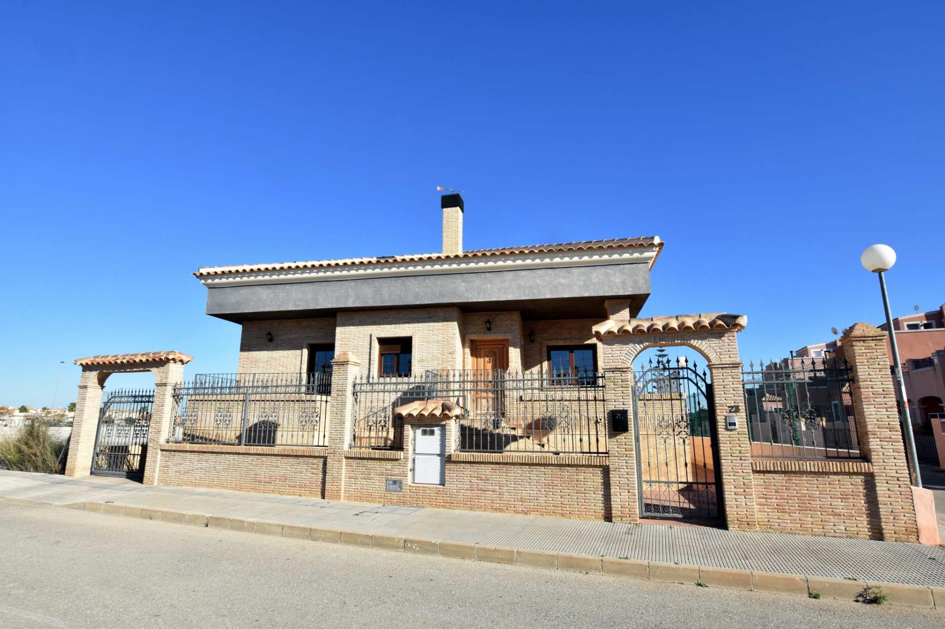 Villa in Los Montesinos (Alicante)